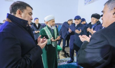 ҚМДБ ТӨРАҒАСЫ ТҮРКІСТАНҒА ЖАСАҒАН САПАРЫНДА ҚОЖА АХМЕТ ЯСАУИ КЕСЕНЕСІН ЗИЯРАТ ЕТТІ