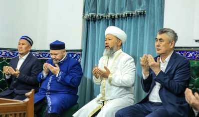 ТҮРКІСТАНДА БАС МҮФТИ ҚОЖА АХМЕТ ЯСАУИ КЕСЕНЕСІН ЗИЯРАТ ЕТТІ